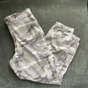 American Eagle camo cargo cropped pants